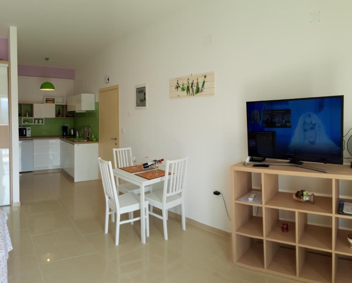 Mare And Terra Apartments Рабац Екстериор снимка